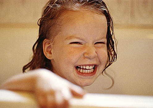 女孩,湿发,拿着,边缘,浴缸,微笑
