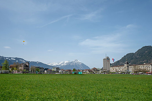 瑞士度假胜地因特拉肯风光美景－雪山草地,蓝天白云