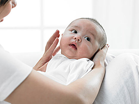 嬰兒