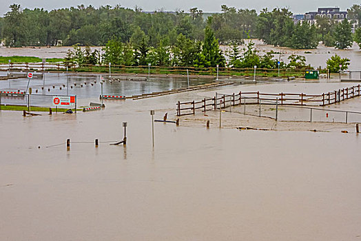 洪水,停车场