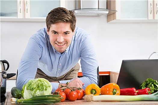 男人,笔记本电脑,蔬菜,厨房