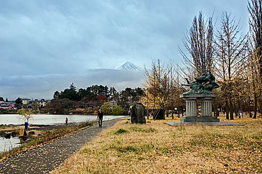 富士山下秋意浓