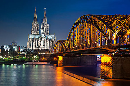 科隆大教堂,霍恩佐伦大桥,莱茵河,夜晚