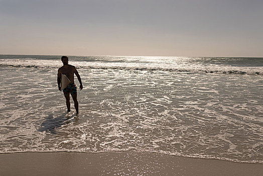 男青年,冲浪,冲浪板,站立,海滩