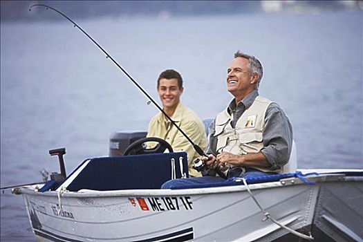 男人,青少年,钓鱼,贝尔格莱德湖区,缅因,美国