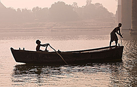 剪影,两个,年轻,男人,恒河,瓦腊纳西,印度
