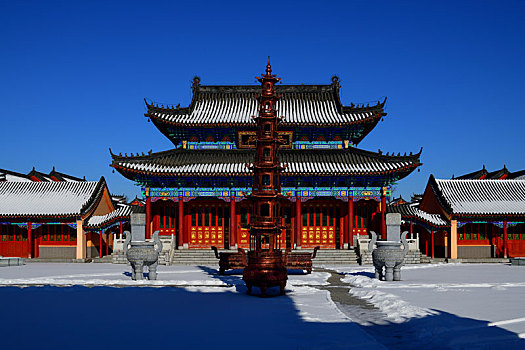 冬日泰安寺的香炉