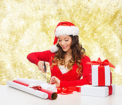 圣诞节,休假,庆贺,装饰,人,概念,微笑,女人,圣诞老人,帽子,剪刀,包装,礼盒,上方,黄光,背景