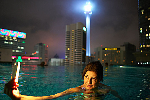 游客,屋顶,游泳池,塔楼,背景,吉隆坡,马来西亚