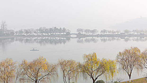 雾色玄武湖