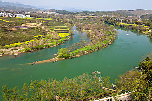 江西婺源,月亮湾,油菜花,徽派建筑,民居