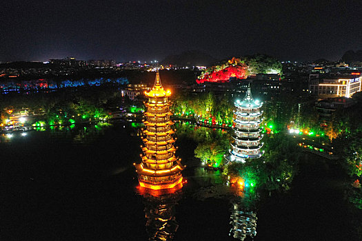 桂林日月双塔公园夜景