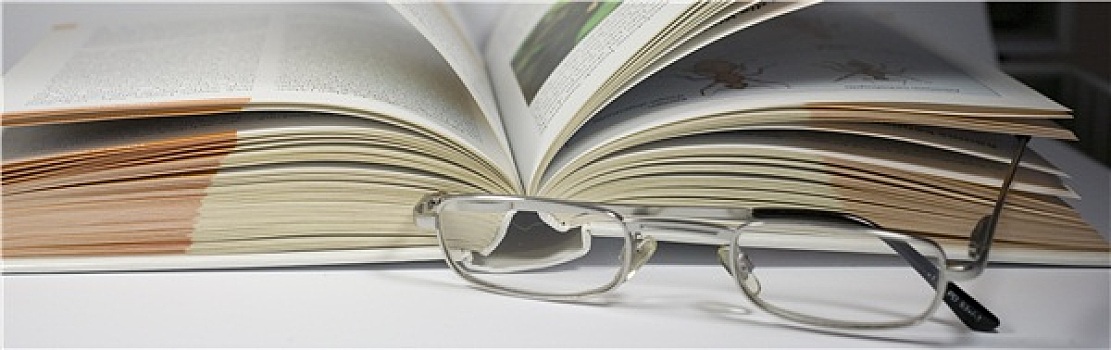 书,眼镜