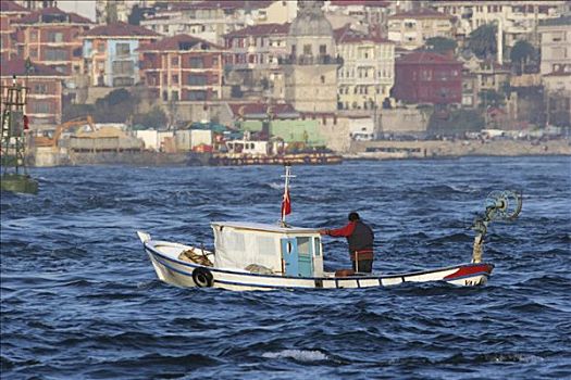 小,渔船,汹涌,海洋,正面,丛生,老,建筑,海岸,伊斯坦布尔,土耳其