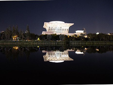湖面上的中国历史研究院