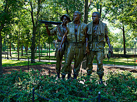 越南退伍军人纪念碑塑像