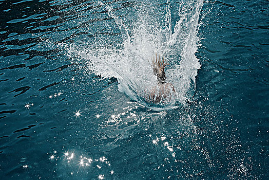 女人,跳跃,水