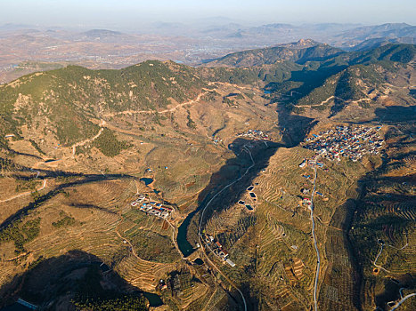 航拍沂蒙山区的乡村和盘山路