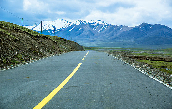 雪山草原公路