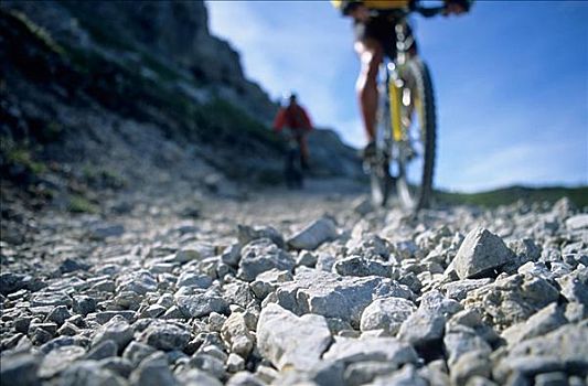 骑自行车,岩石,小路
