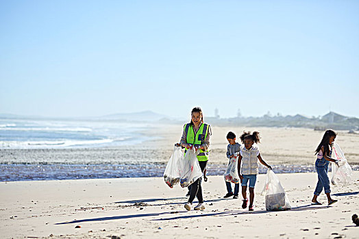 孩子,志愿者,清洁,海滩,垃圾