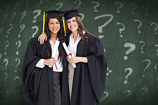 合成效果,图像,两个女人,搂抱,相互,毕业,大学,绿色,黑板