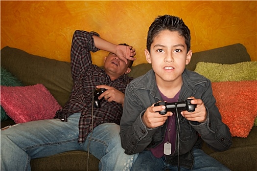 西班牙裔,男人,男孩,玩,电子游戏