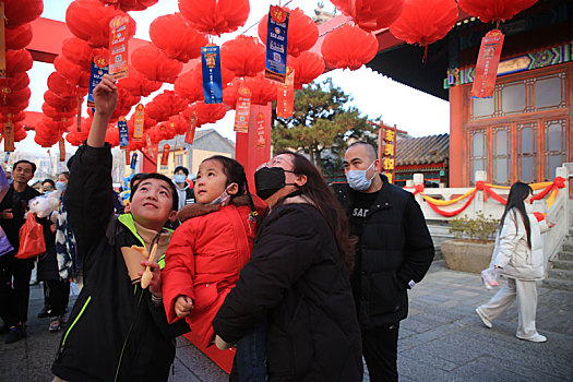 山东省日照市,元宵节里逛古镇猜灯谜,尽情感受中国传统文化魅力