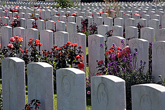 小床,军事墓地,第一次世界大战,墓地,白色,墓碑