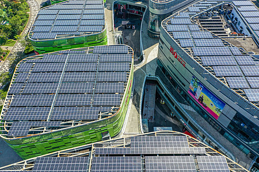 航拍海南海口海航日月广场商场楼顶光伏发电站太阳能板