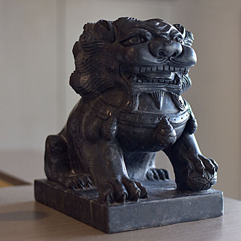 传统风格的石狮雕塑