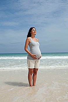 怀孕,中年,女人,站立,闭眼,海洋