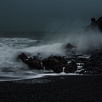 冰岛黑沙滩玄武石