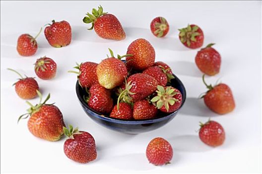 草莓,旁侧,小碗