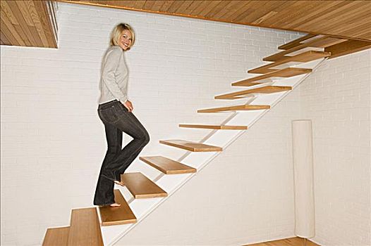 女人,木质,楼梯