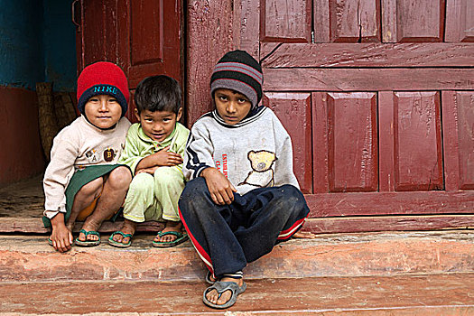 尼泊尔人,孩子,坐,正面,入口,尼泊尔,亚洲