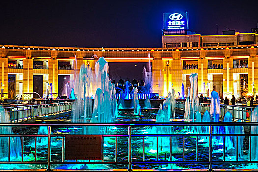 济南泉城广场喷泉夜景
