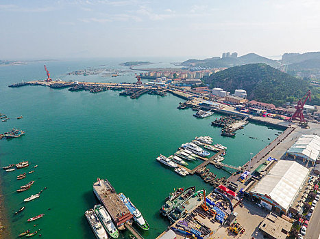 航拍山东青岛黄岛区西海岸新区沿海城区风光