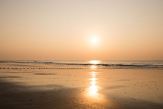 海上日出