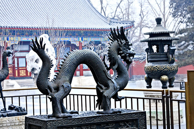 颐和园仁寿殿前的铜龙与香炉_图片大全—全景创意图库(quanjing.