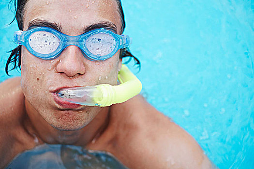 年轻,男人,头像,戴着,潜水眼罩,游泳池
