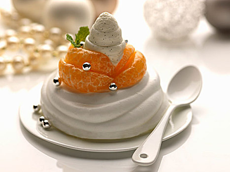 克莱门氏小柑橘,奶油水果蛋白饼
