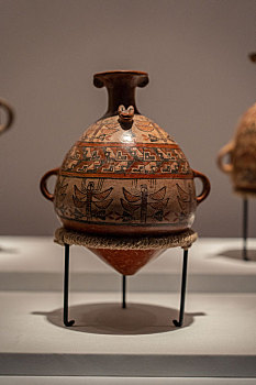 秘鲁兰巴里·奥里维拉博物馆藏印加帝国陶昆虫装饰厄普壶