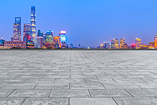 地砖路面和上海夜景