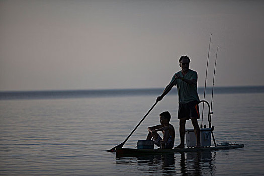 剪影,男人,青少年,儿子,钓鱼,苏必利尔湖,湾,密歇根,美国