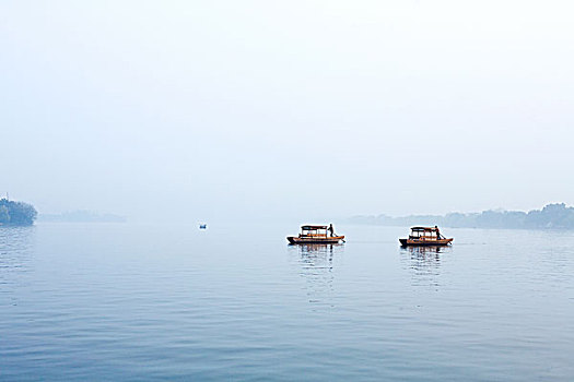 杭州西湖,烟雨西湖,画舫