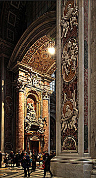 意大利罗马的城中之国,也是全世界天主教的中心教皇国-梵蒂冈的圣彼得大教堂,内景