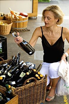 金发,女人,买,葡萄酒,市场