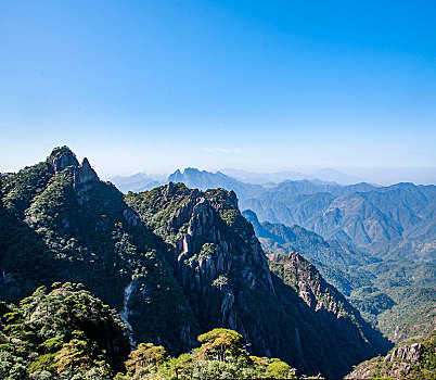 江西上饶三清山西海岸群山