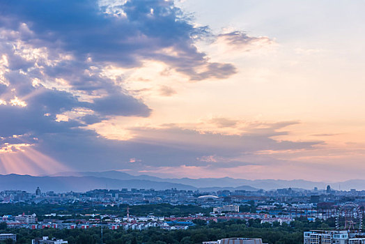 夕阳下的北京东二环城市建筑